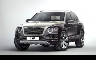 An Extraordinary Mulliner Exterior The Bentayga Mulliner is the most exquisitely appointed luxury SUV ever created, and will appeal to owners searching for the pinnacle of go-anywhere motoring, with the finest performance and comfort. This new model introduces striking optional Duo Tone paintwork for the first time. The elegant finish is achieved by choosing the perfect proportional balance point for the split, the resulting effect making the cabin and bonnet appear as though it is floating. The new Mulliner 22” Paragon seven-spoke wheels with floating wheel centres, unique exterior badge, and the addition of standard body-coloured lower bodywork, and bright chromed lower bumper grilles complete the exterior enhancements. The Ultimate Handcrafted Interior Inside the car, Mulliner has combined traditional and modern coachbuilding designs. A new Mulliner designed interior colour split – with the front and rear seats finished in different hide colours and offered in seven suggested colour ways – complements the An Extraordinary Mulliner Exterior The Bentayga Mulliner is the most exquisitely appointed luxury SUV ever created, and will appeal to owners searching for the pinnacle of go-anywhere motoring, with the finest performance and comfort. This new model introduces striking optional Duo Tone paintwork for the first time. The elegant finish is achieved by choosing the perfect proportional balance point for the split, the resulting effect making the cabin and bonnet appear as though it is floating. The new Mulline