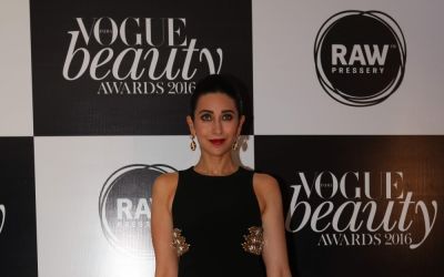 Karisma Kapoor’s Special Appearance In “Judwaa 2” Karisma Kapoor’s Special Appearance In “Judwaa 2”