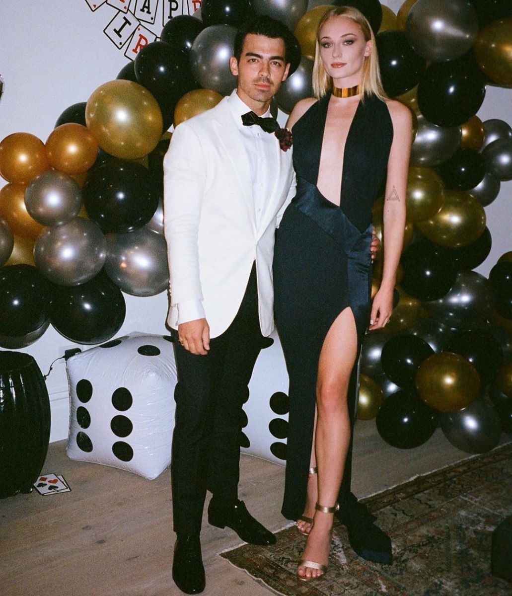 how to dress for a james bond themed party 007 Party Outfits