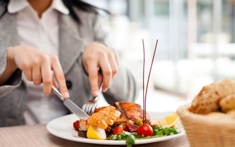 How to Make Healthy Choices When Eating Out You & I