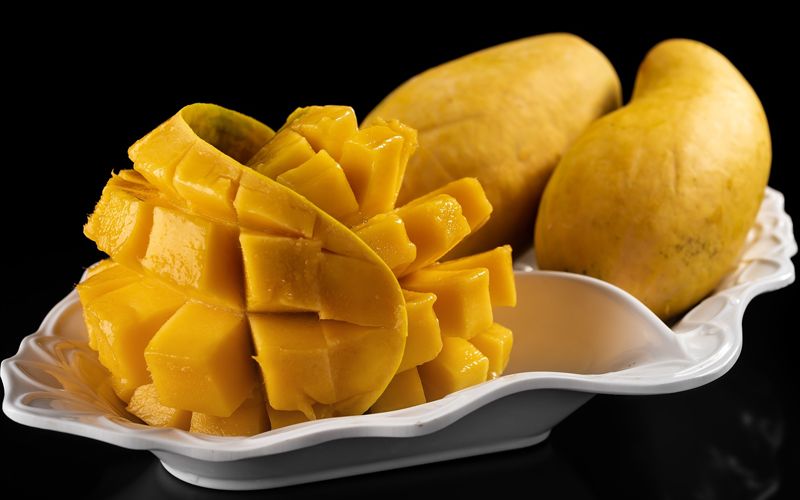 Few tips and Face masks with Mangoes for a Glowing Skin You & I